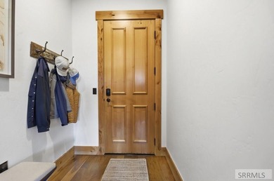 This top-floor Palisades condominium features stunning views of - photo 3