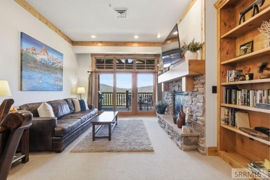 This top-floor Palisades condominium features stunning views of - photo 4