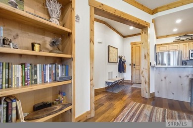 This top-floor Palisades condominium features stunning views of - photo 5