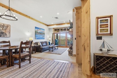 This top-floor Palisades condominium features stunning views of - photo 6
