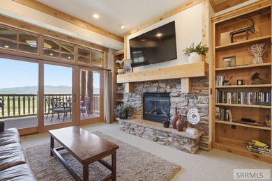 This top-floor Palisades condominium features stunning views of - photo 7