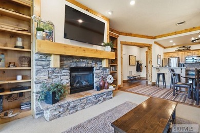This top-floor Palisades condominium features stunning views of - photo 9