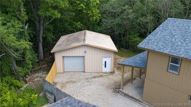 Completely remodeled and move-in ready, this in-town home offers - photo 2