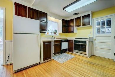 Conveniently located near Lake Ontario, this spacious 3-bedroom - photo 6