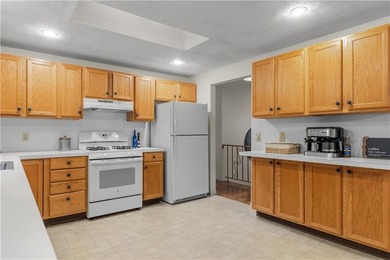 Welcome home! Delightful three bedroom, three bath home in super - photo 16