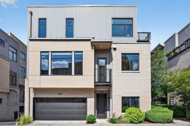 Lake Condo For Sale in Portland, Oregon