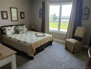 IMMACULATE ... [3-bedroom / 3 full bathrooms (2 ensuite - photo 8
