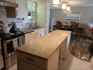 IMMACULATE ... [3-bedroom / 3 full bathrooms (2 ensuite - photo 9