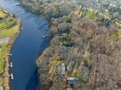 (private lake, pond, coastal) Home Sale Pending in Southold New York