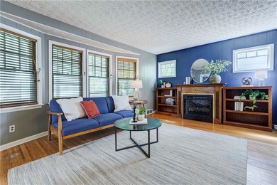 Welcome to this delightful 3 bedroom 1.5 bath Colonial offering - photo 7