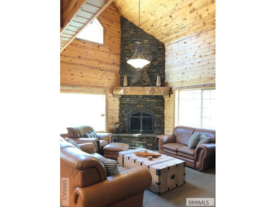 Beautiful cabin located near the Island Park Golf Course! With - photo 6