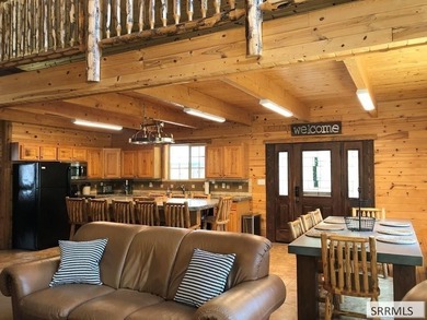 Beautiful cabin located near the Island Park Golf Course! With - photo 9
