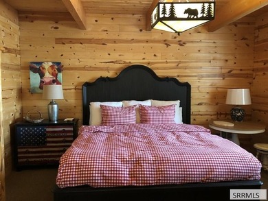 Beautiful cabin located near the Island Park Golf Course! With - photo 10