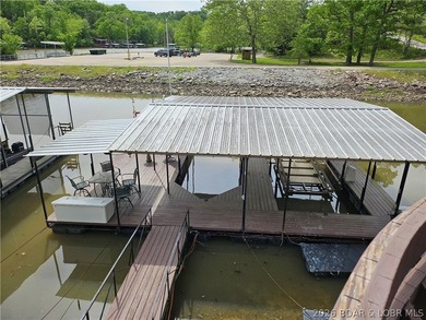 Lakefront living with private dock & lake views! Enjoy the - photo 3