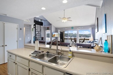 Incredible views and a 14x36 boat slip! Top-floor 3BR/2BA condo - photo 9