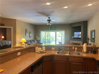 Beautiful well maintained lake condo. 3 bedroom and 2 baths - photo 1