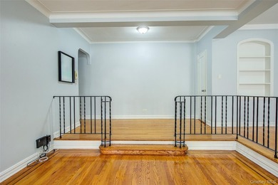 FOREST HILLS SOUTH Very sunny & spacious, 1 Bedroom / 1 Bathroom - photo 14