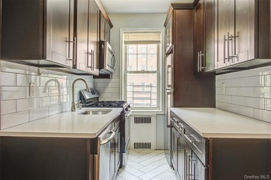FOREST HILLS SOUTH Very sunny & spacious, 1 Bedroom / 1 Bathroom - photo 22