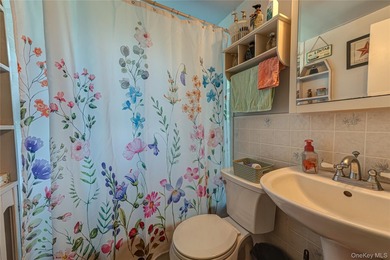 Rock-Solid & Well-Maintained Colonial, In Excellent Condition - photo 23