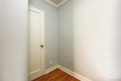 FOREST HILLS SOUTH Very sunny & spacious, 1 Bedroom / 1 Bathroom - photo 28