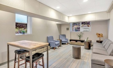 FOREST HILLS SOUTH Very sunny & spacious, 1 Bedroom / 1 Bathroom - photo 33