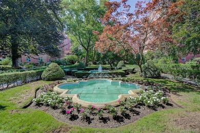 FOREST HILLS SOUTH Very sunny & spacious, 1 Bedroom / 1 Bathroom - photo 37
