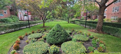 FOREST HILLS SOUTH Very sunny & spacious, 1 Bedroom / 1 Bathroom - photo 42
