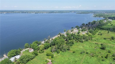 Looking for a home with modern convinces and historic charm? - photo 44