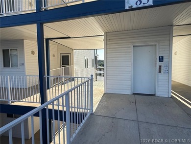 Don't miss out on this beautiful walk-in end unit at Monarch - photo 2