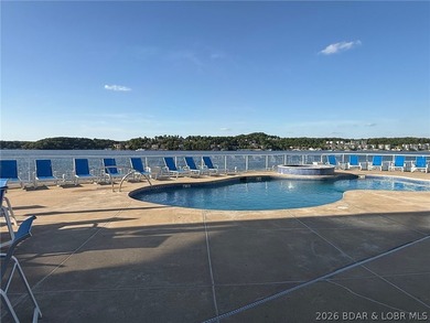 Don't miss out on this beautiful walk-in end unit at Monarch - photo 3