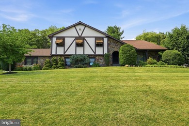 Ideally situated in the desirable Justa Farms East section of - photo 2
