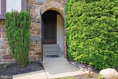 Ideally situated in the desirable Justa Farms East section of - photo 3