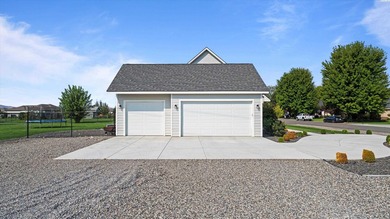 MLS# 287108 Semi-custom newer construction home located in the - photo 4