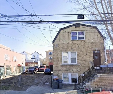 East River - Bronx County  Townhome/Townhouse Sale Pending in Bronx New York