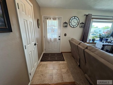 Beautiful nearly 2,000 square foot home located in a great part - photo 3