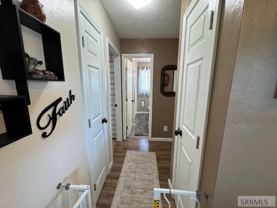 Beautiful nearly 2,000 square foot home located in a great part - photo 7