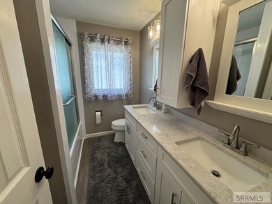 Beautiful nearly 2,000 square foot home located in a great part - photo 8