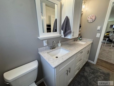 Beautiful nearly 2,000 square foot home located in a great part - photo 9
