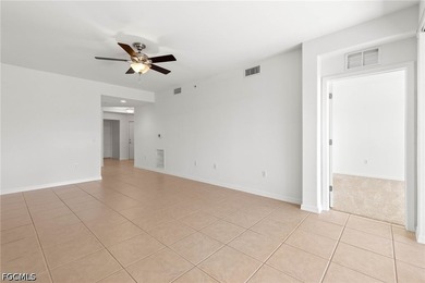 SELLER WANTS IT SOLD!!! This spacious LAKEFRONT, GROUND LEVEL - photo 14
