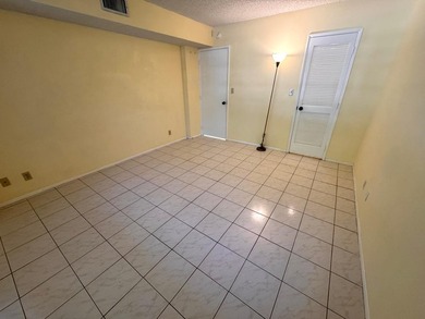 Exceptional opportunity to acquire a spacious 3-bedroom - photo 18