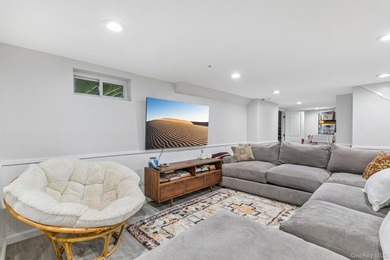 Welcome to 3 Walnut Place - Huntington Village living! This - photo 23