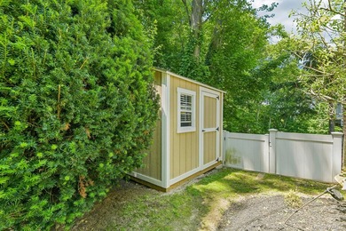 Welcome to 3 Walnut Place - Huntington Village living! This - photo 27