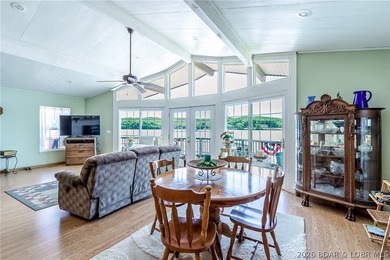 Nice, well maintained lake front home with fantastic main - photo 4