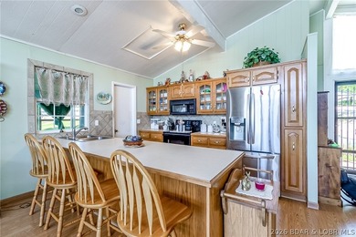 Nice, well maintained lake front home with fantastic main - photo 8