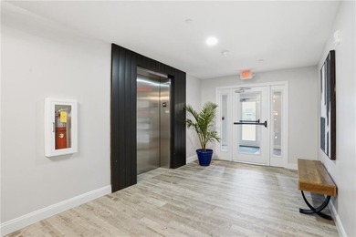 **SPACIOUS 1 BED UNIT, HUGE WALK-IN CLOSET, GREAT SEASONAL WATER - photo 29
