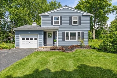 Welcome to 24 Sunbridge Drive! Lovingly maintained by its - photo 2