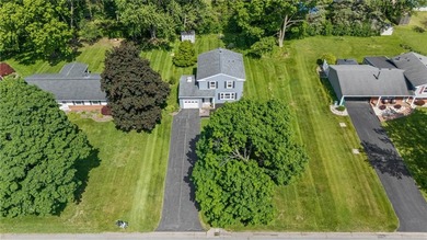 Welcome to 24 Sunbridge Drive! Lovingly maintained by its - photo 4