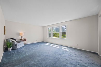Welcome to 24 Sunbridge Drive! Lovingly maintained by its - photo 7
