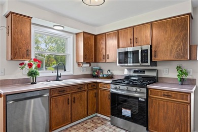 Welcome to 24 Sunbridge Drive! Lovingly maintained by its - photo 9