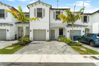 (private lake, pond, creek) Townhome/Townhouse For Sale in Miami Gardens Florida